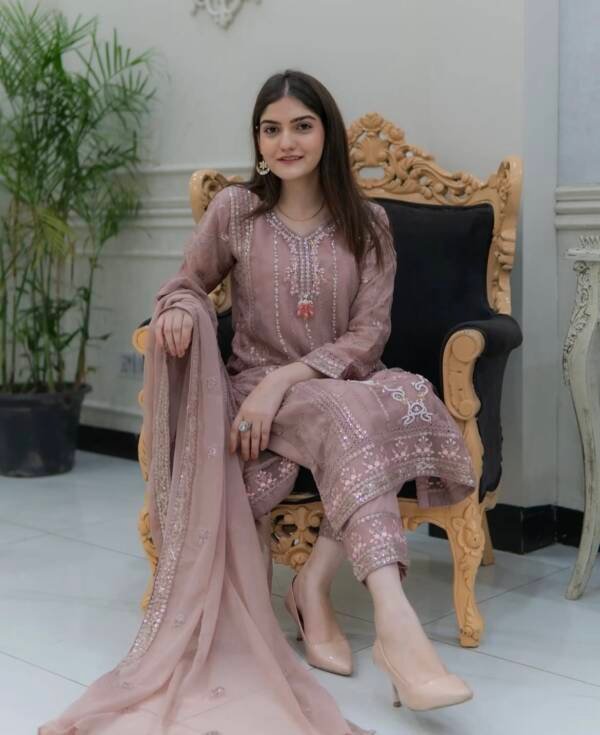 Lazaib T Pink - Image 5